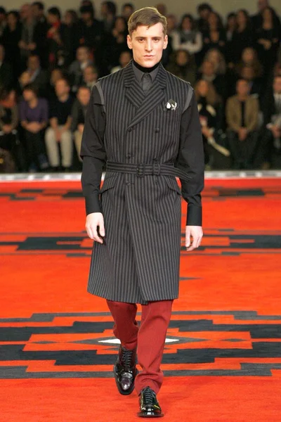 Look 15